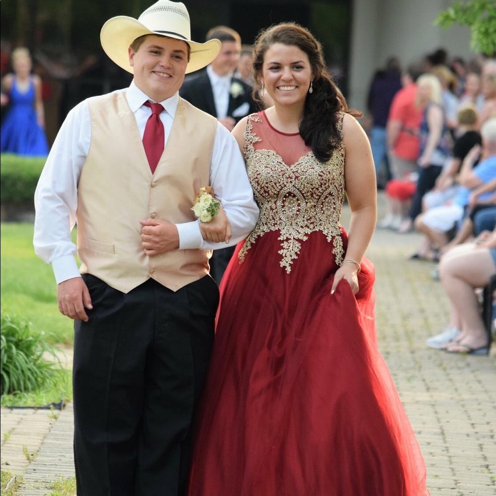 Size 8 red prom dress - Picture 1 of 2